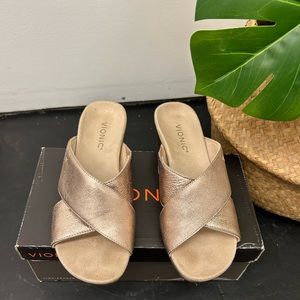 Vionic Shoes Size 8 Rose Gold